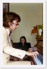 Tot Lennon * 1826 x 2756 * (530KB)